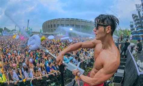  Das Waterbomb Festival - Eine Sintflut des Spaßes und der K-Pop Exzesse