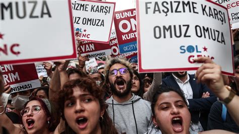 Die Gezi Park Proteste: Ein Wendepunkt für die Türkische Demokratie und den Einfluss von Can Dündar